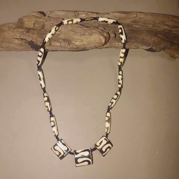 African Batik Necklace Handmade Brown White Cow Bone Beaded Unique Barrel Clasp - Picture 8 of 8